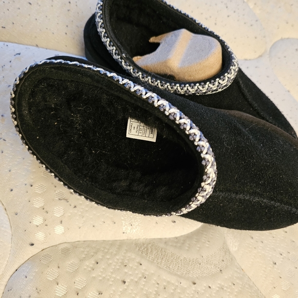 UGGS - Picture 6 of 7